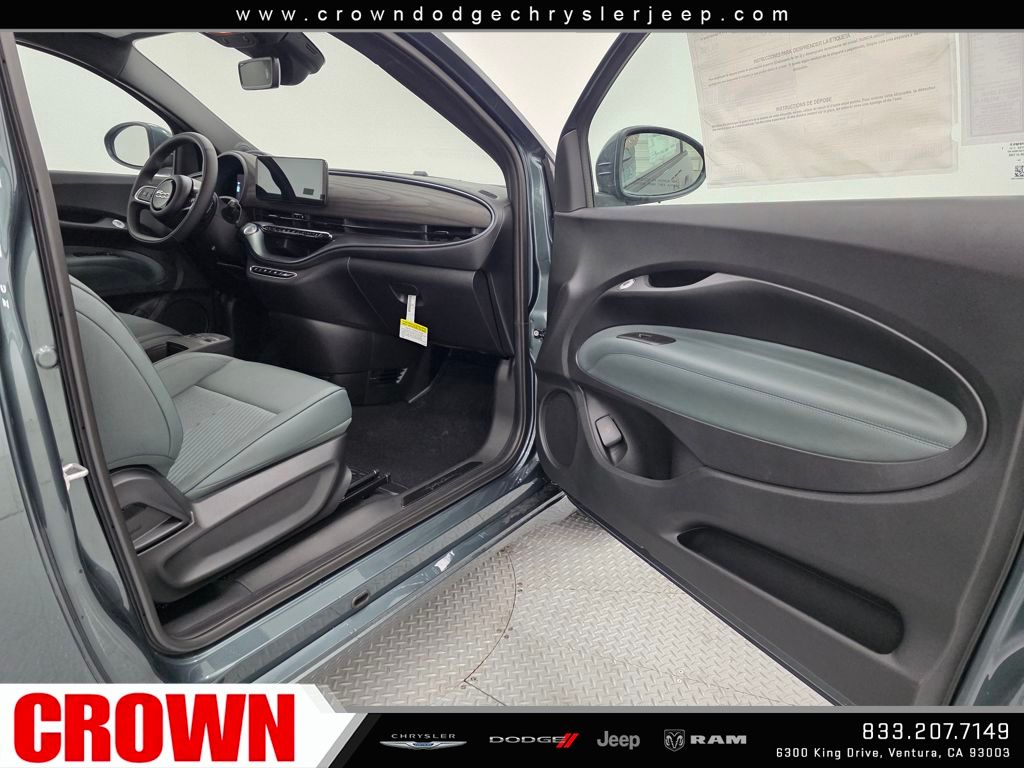 2025 Fiat 500e La Prima photo 13