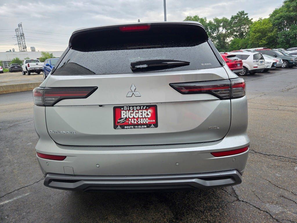 2025 Mitsubishi Outlander SEL photo 2