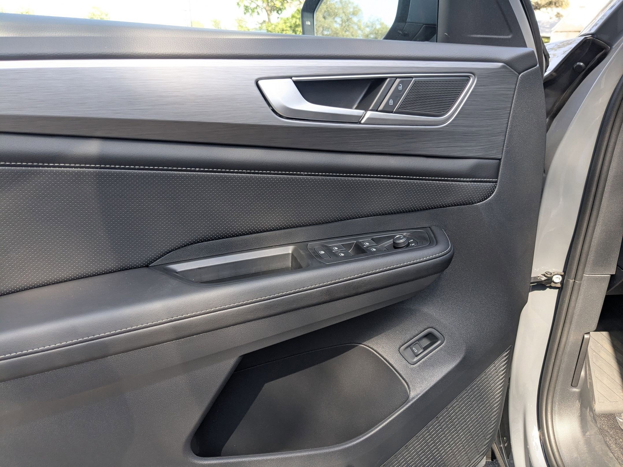 2026 Volkswagen Atlas Cross Sport SE Technology photo 4