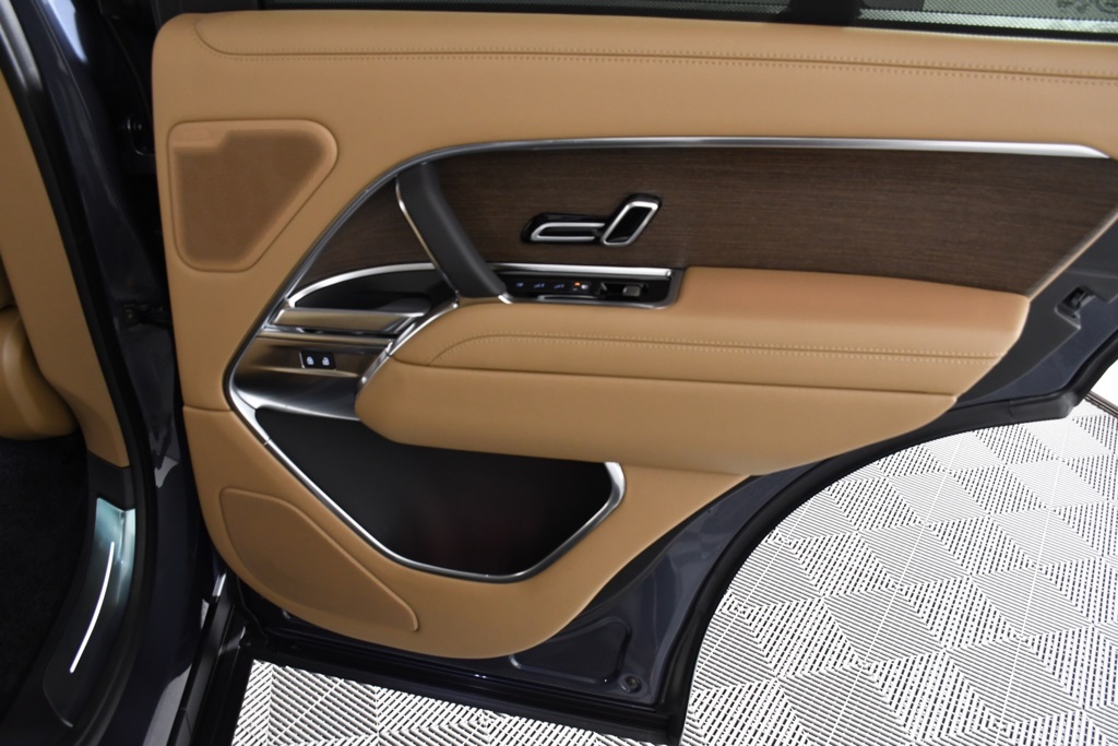 2025 Land Rover Range Rover SE photo 20