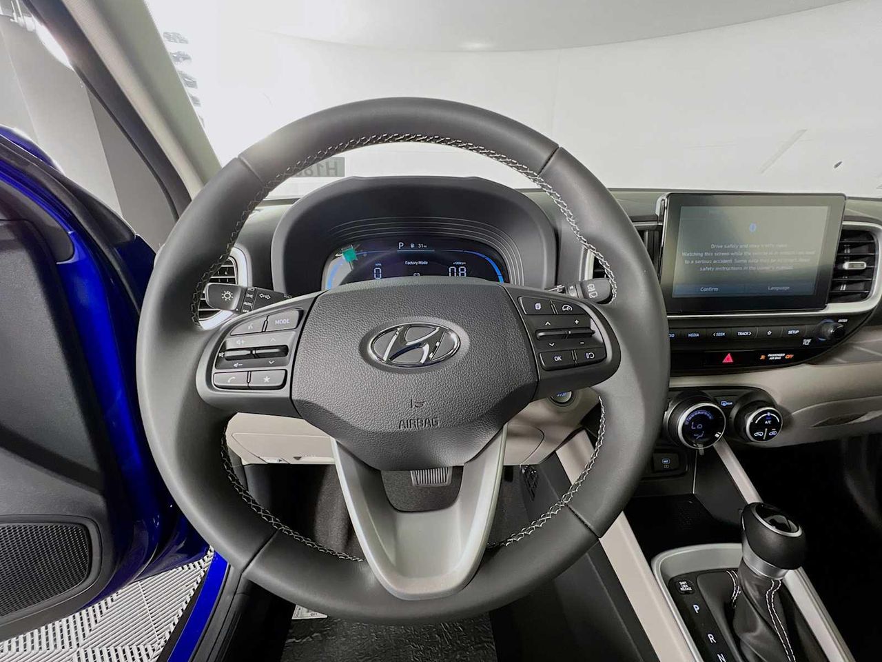 2025 Hyundai Venue SEL photo 8