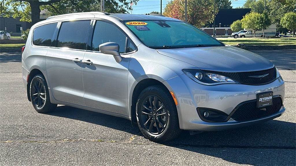 2020 Chrysler Pacifica AWD LAUNCH EDITION's photo