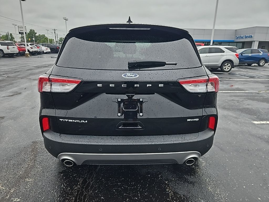 2022 Ford Escape Titanium photo 4