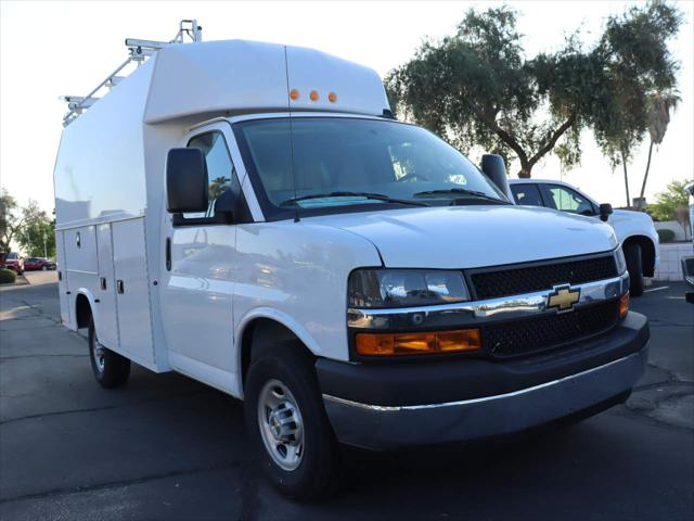2024 Chevrolet Express Cutaway Base's photo