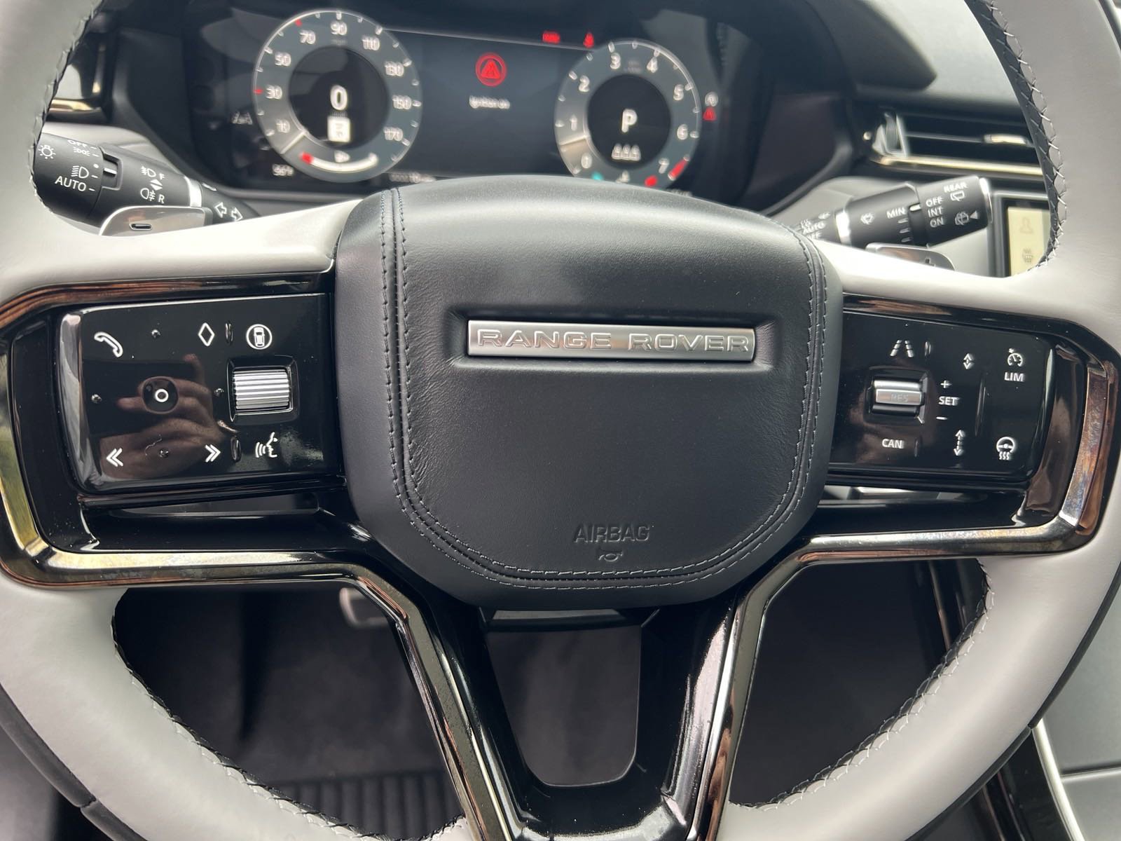 2025 Land Rover Range Rover Velar SE photo 11