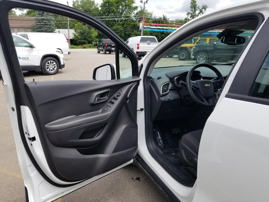 2018 Chevrolet Trax LS photo 13