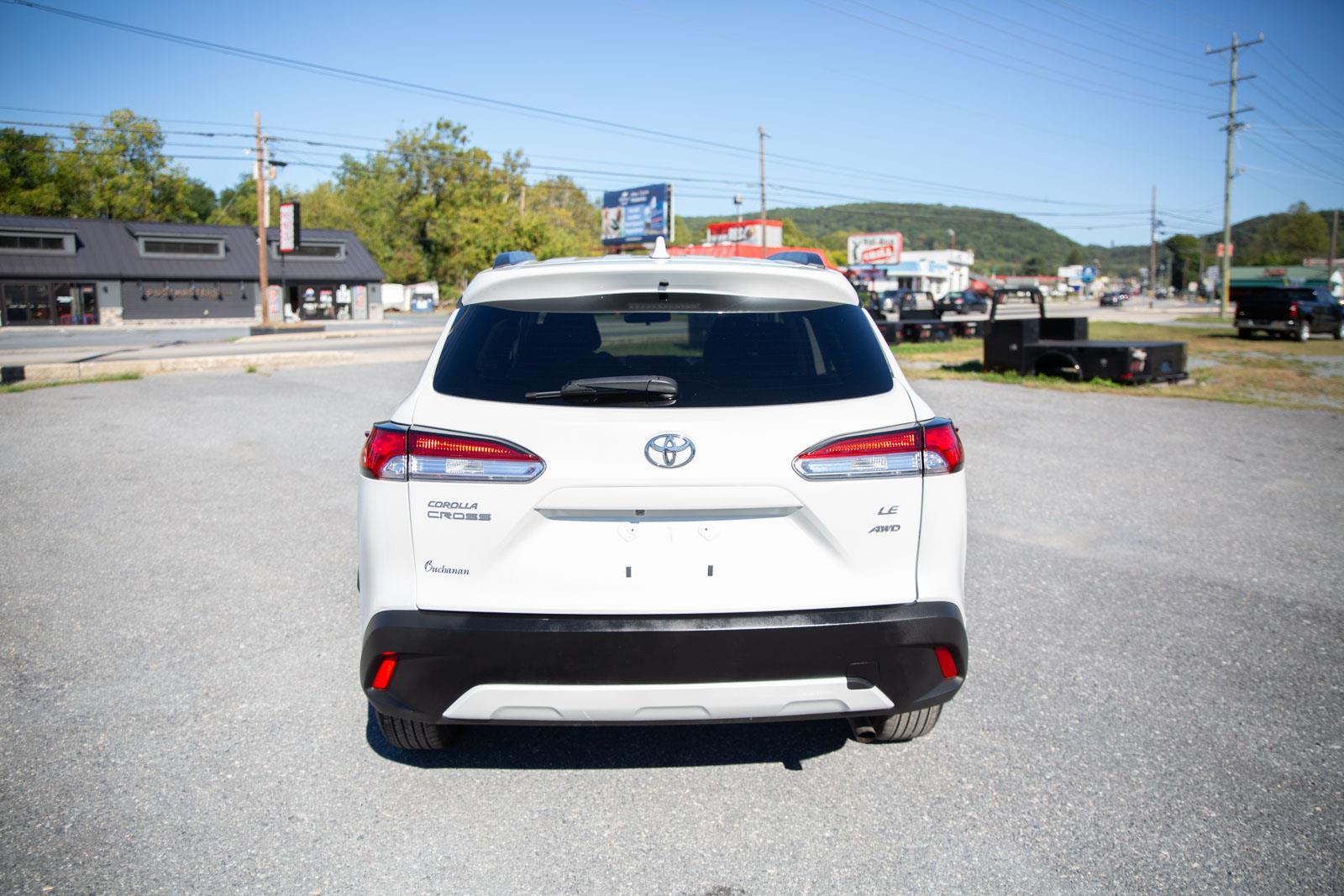 2024 Toyota Corolla Cross LE photo 4