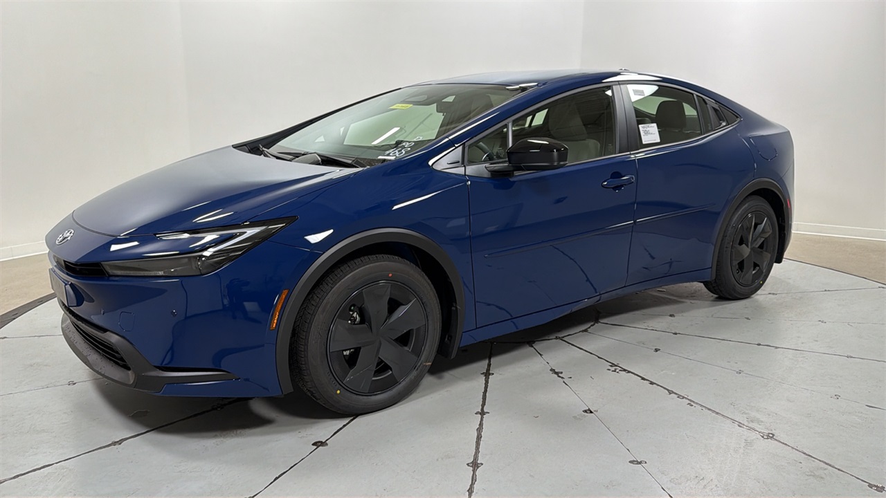 2026 Toyota Prius LE's photo