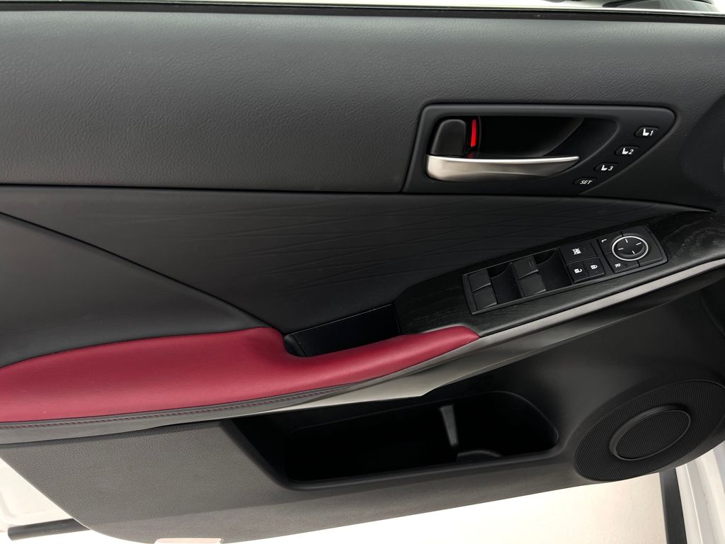 2022 Lexus IS 300 photo 25