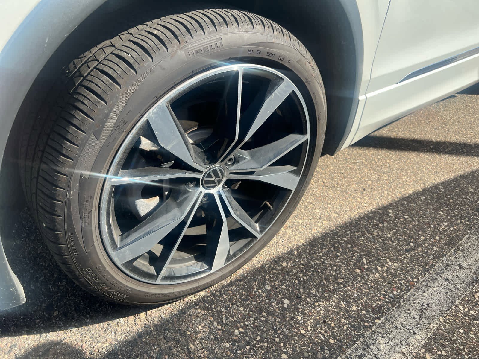 2024 Volkswagen Tiguan SEL R-Line Black photo 6
