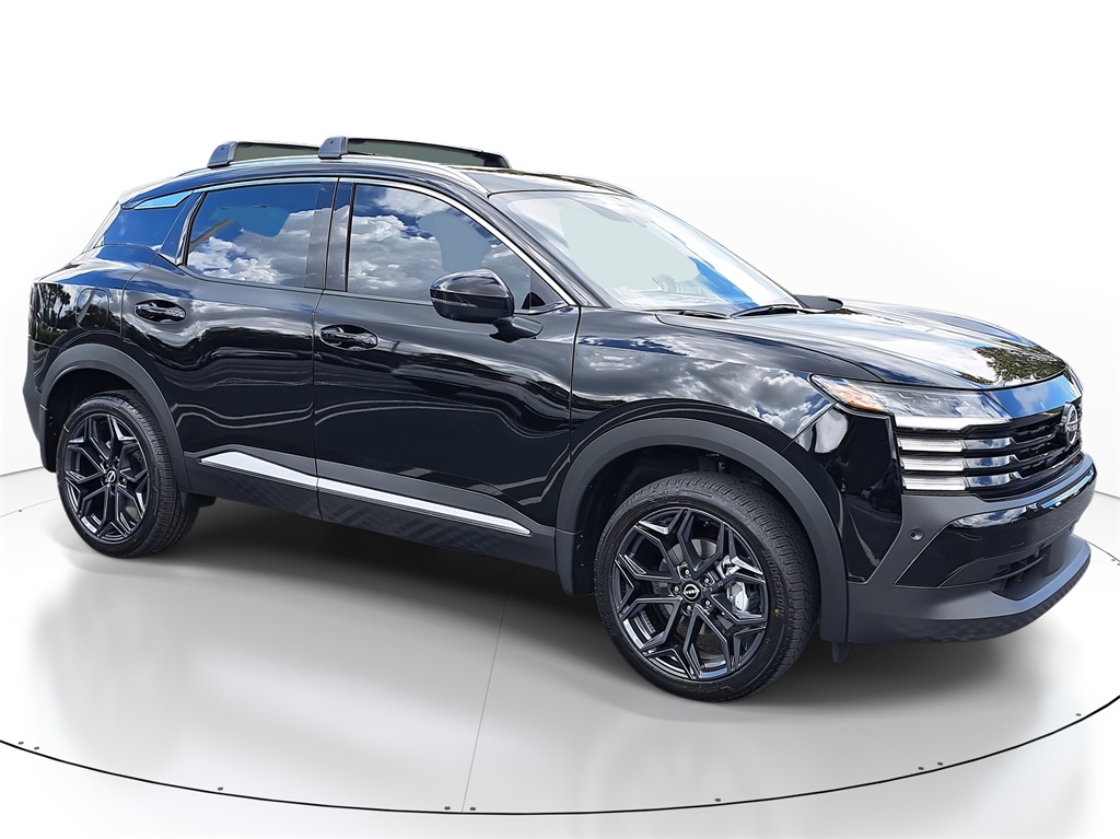 2026 Nissan Kicks SR photo 2