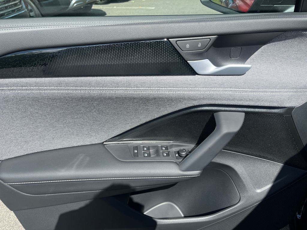 2025 Volkswagen Tiguan S photo 8