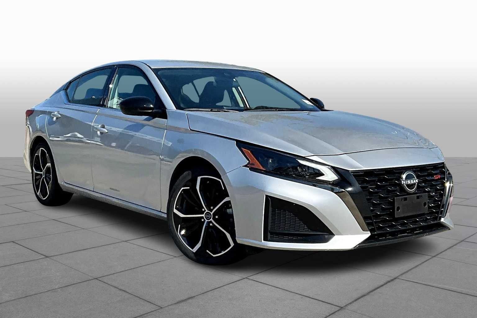 2024 Nissan Altima 2.5 SR photo 2
