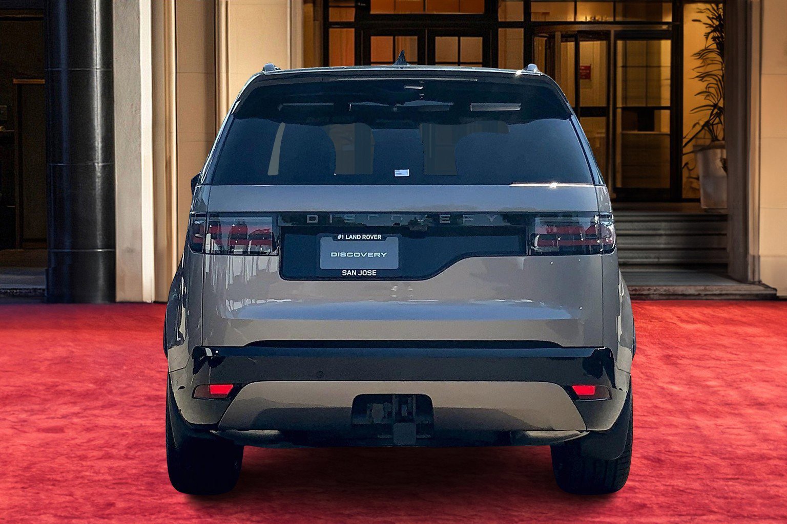 2025 Land Rover Discovery SE photo 4