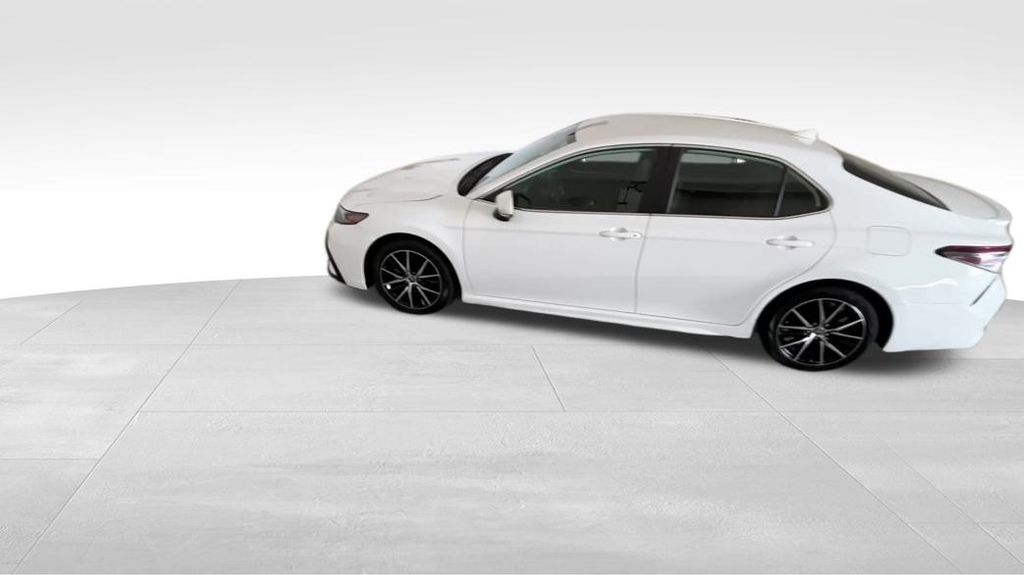 2023 Toyota Camry SE photo 4