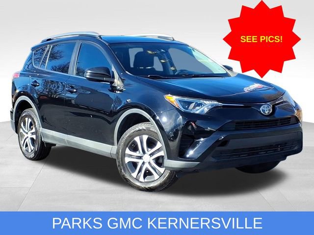 2017 Toyota RAV4 LE's photo