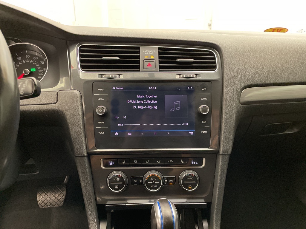 2019 Volkswagen e-Golf SE photo 11