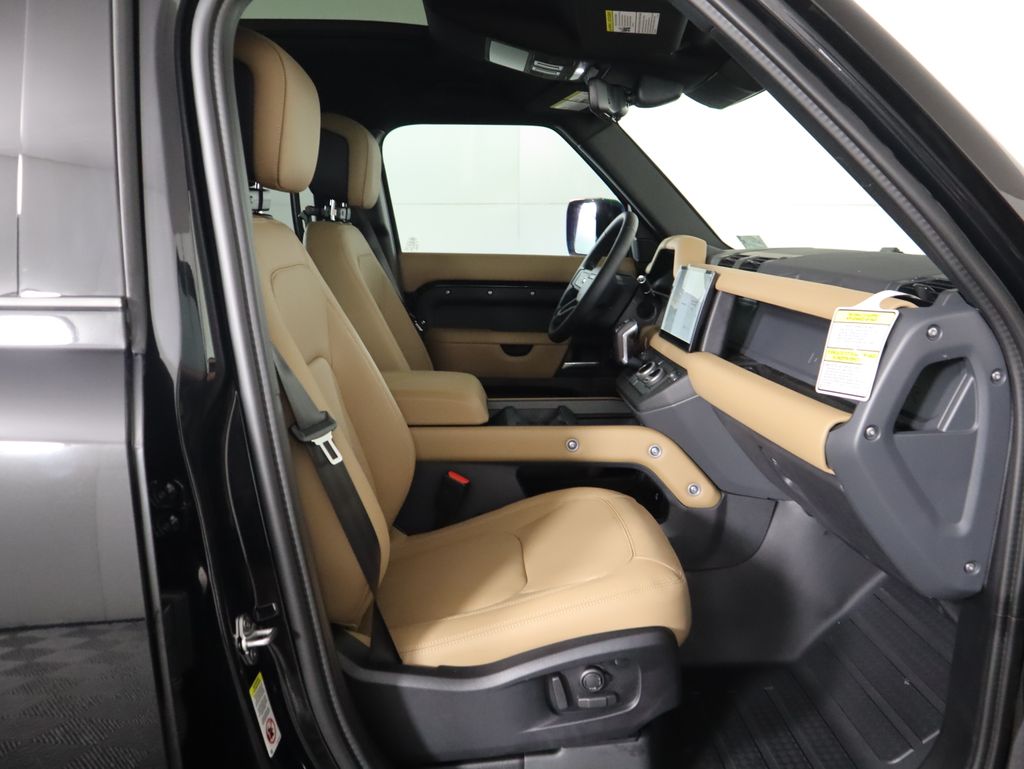 2025 Land Rover Defender 110 S photo 19