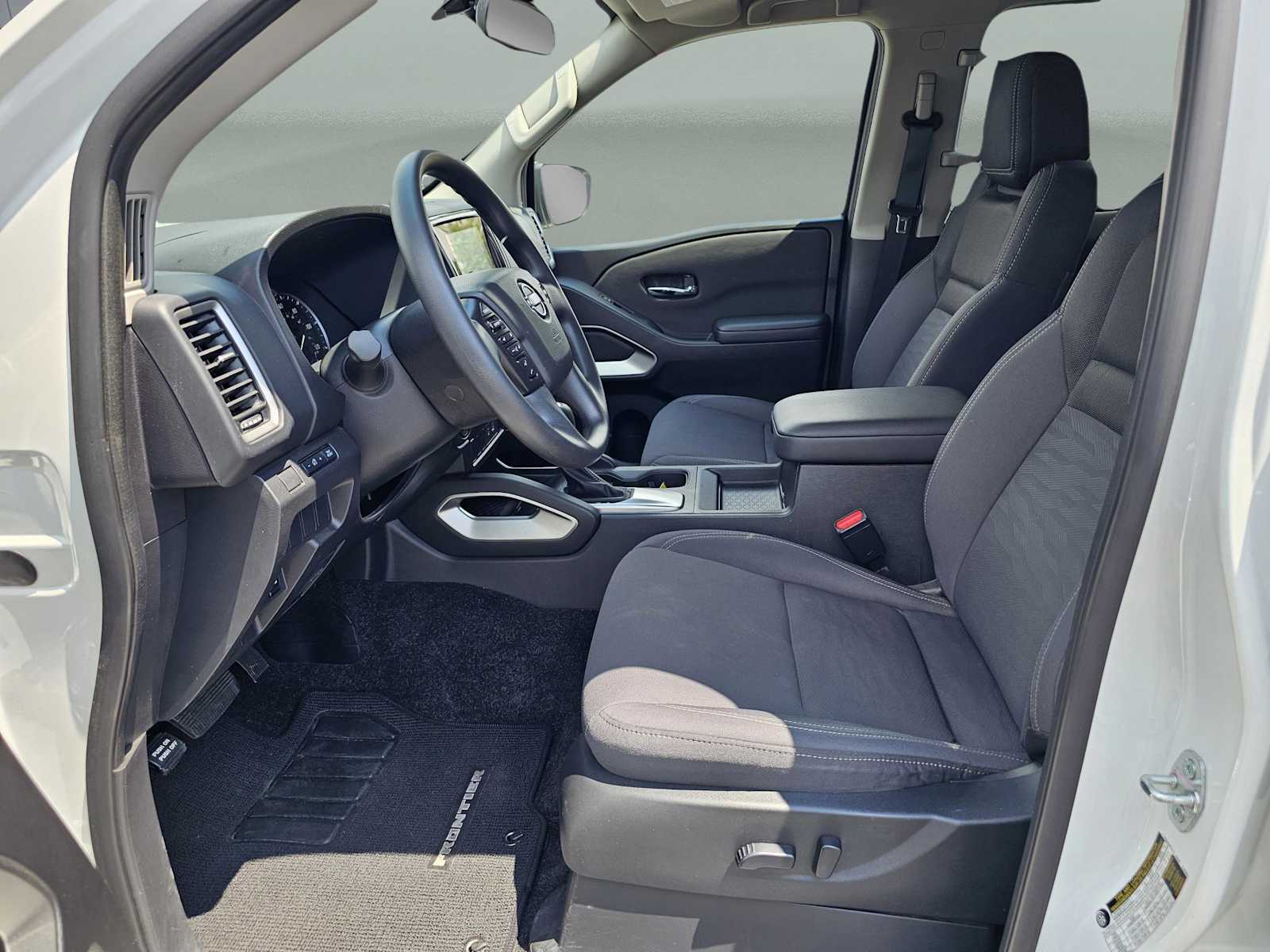 2024 Nissan Frontier SV photo 17