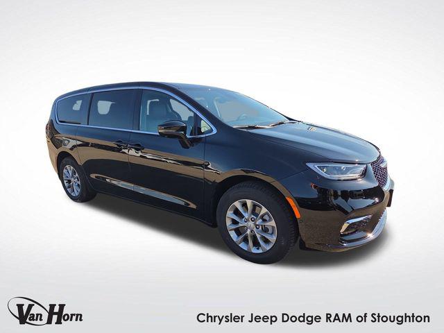 2026 Chrysler Pacifica Select's photo