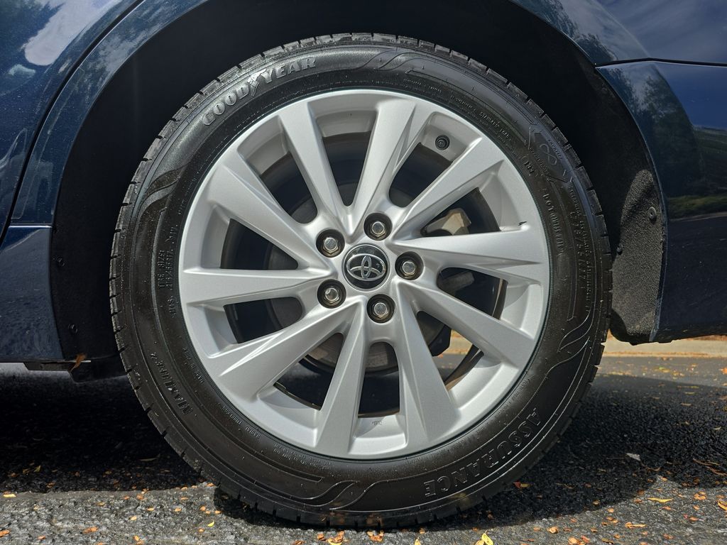 2021 Toyota Camry LE photo 31