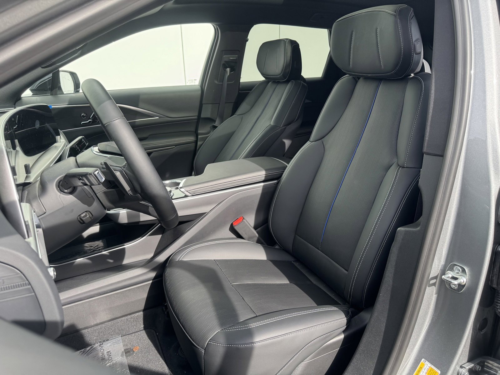2025 Cadillac Lyriq Luxury photo 10