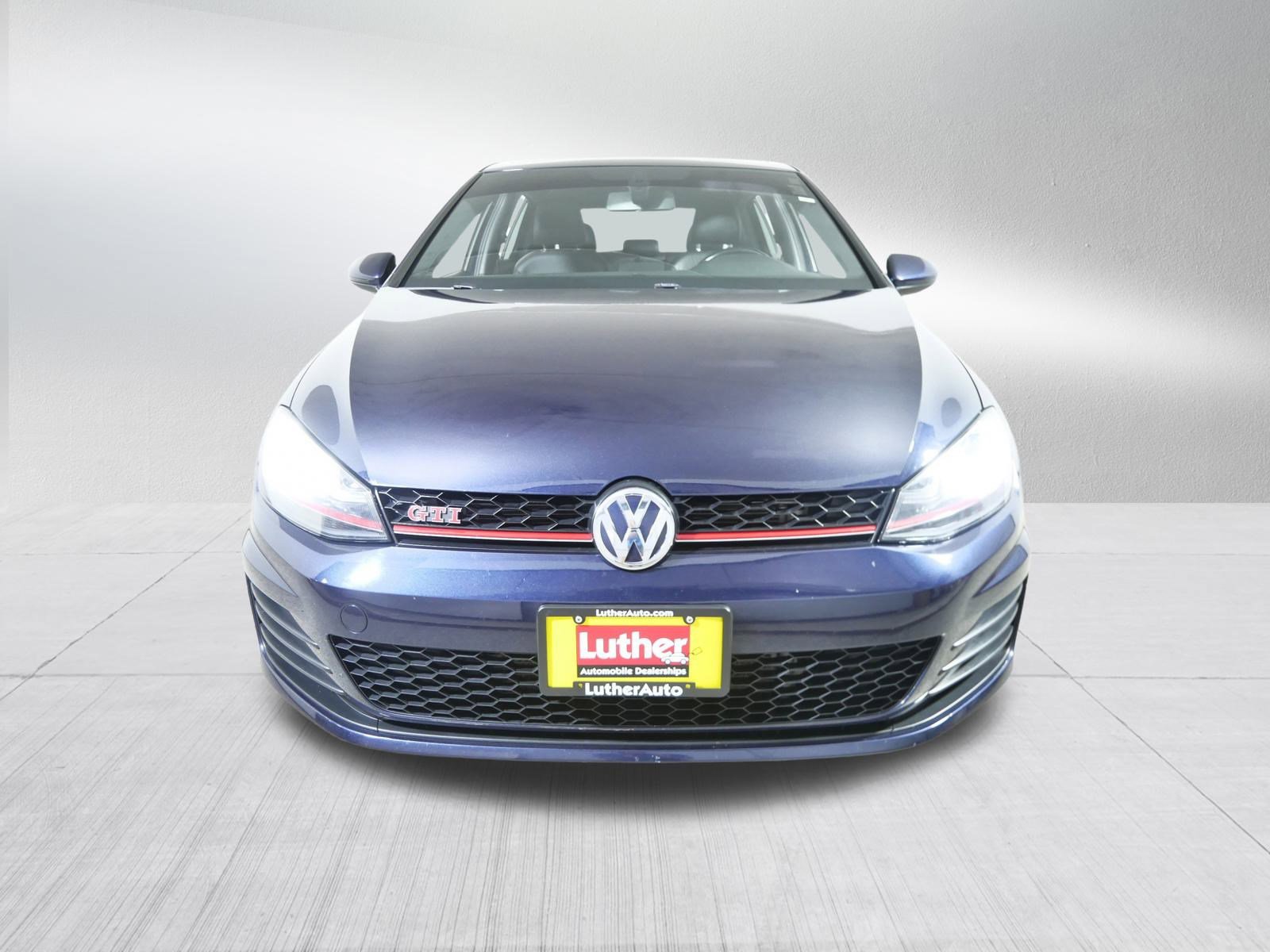 3VW447AU4HM015932
