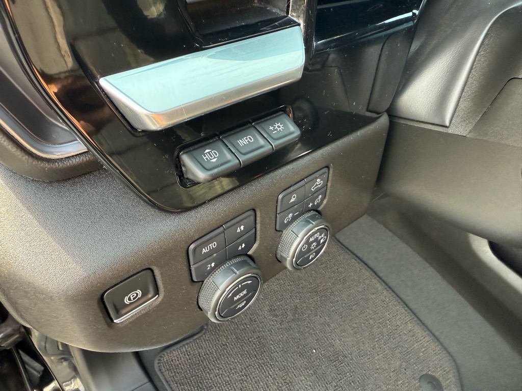 2024 Chevrolet Silverado 1500 High Country photo 19