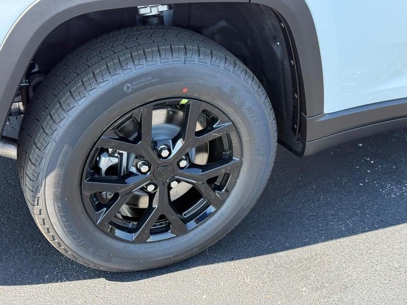 2025 Jeep Grand Cherokee Altitude X photo 4