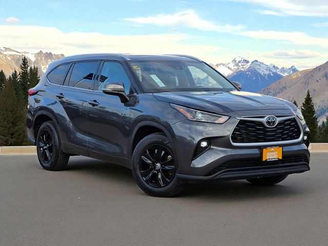 2022 Toyota Highlander XLE photo 2
