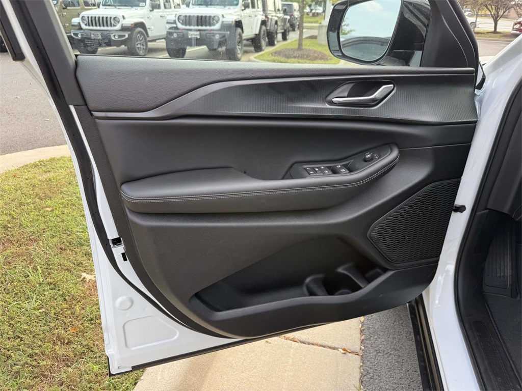 2025 Jeep Grand Cherokee Altitude X photo 24