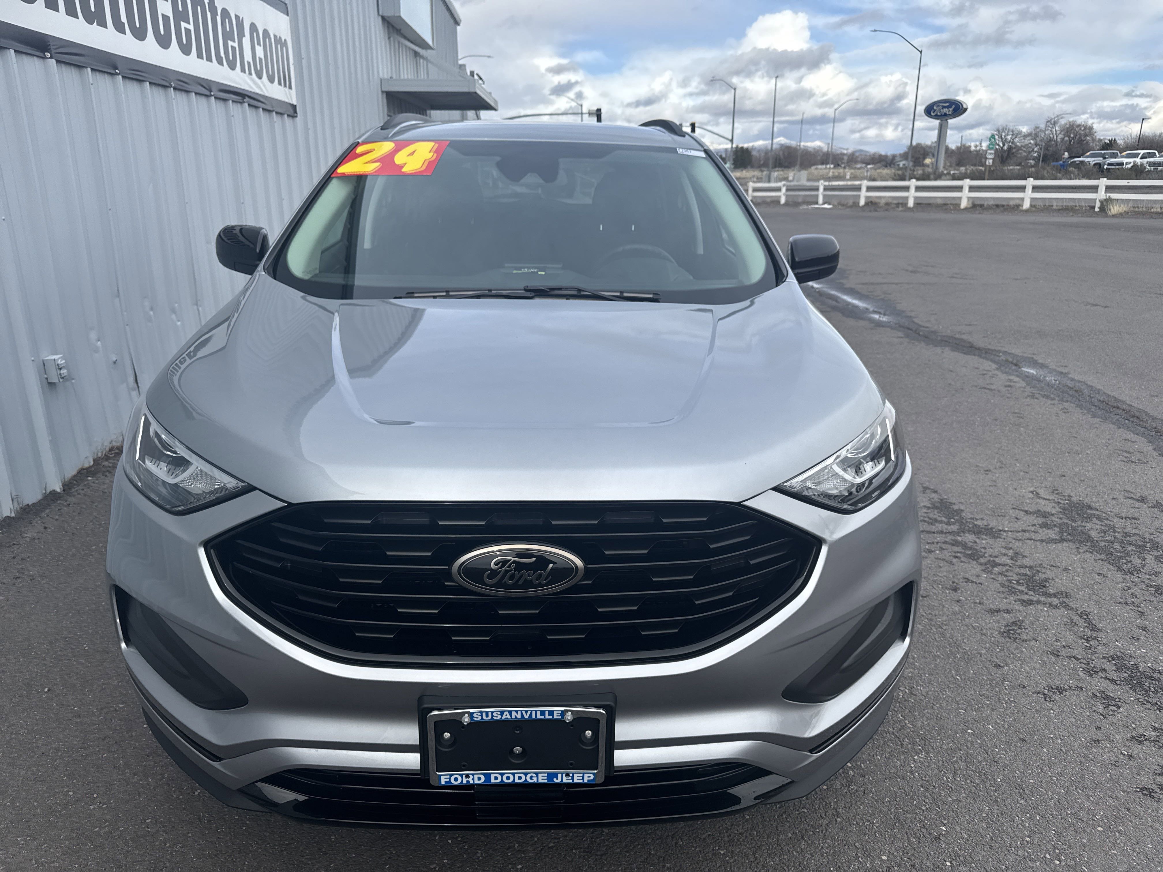 2024 Ford Edge SE photo 2