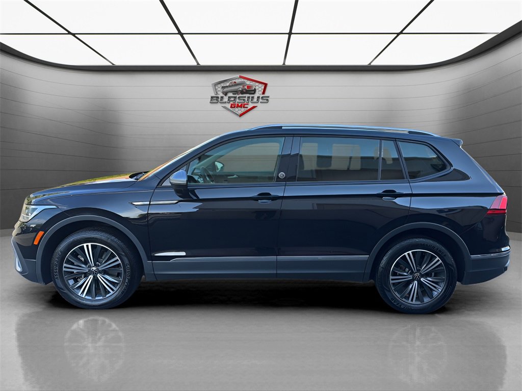 2024 Volkswagen Tiguan Wolfsburg Edition photo 2