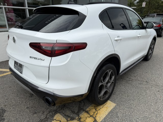 2022 Alfa Romeo Stelvio Ti photo 6