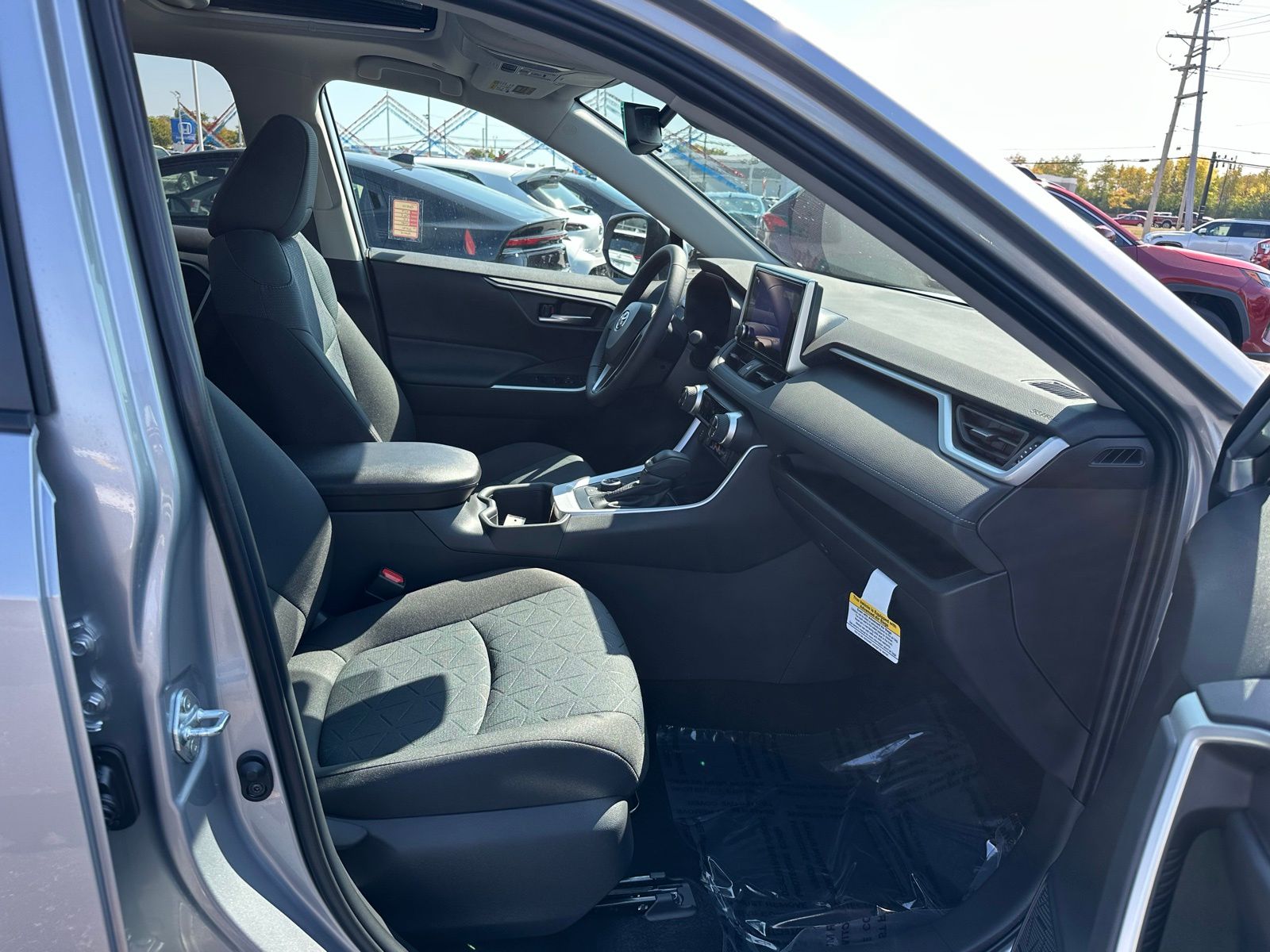 2025 Toyota RAV4 Hybrid XLE photo 22