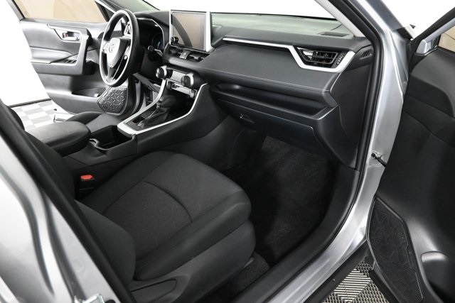 2025 Toyota RAV4 XLE photo 2
