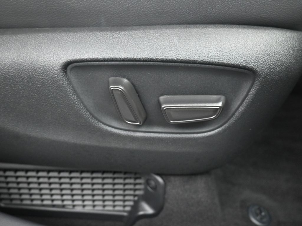 2024 Toyota Sienna XSE photo 32
