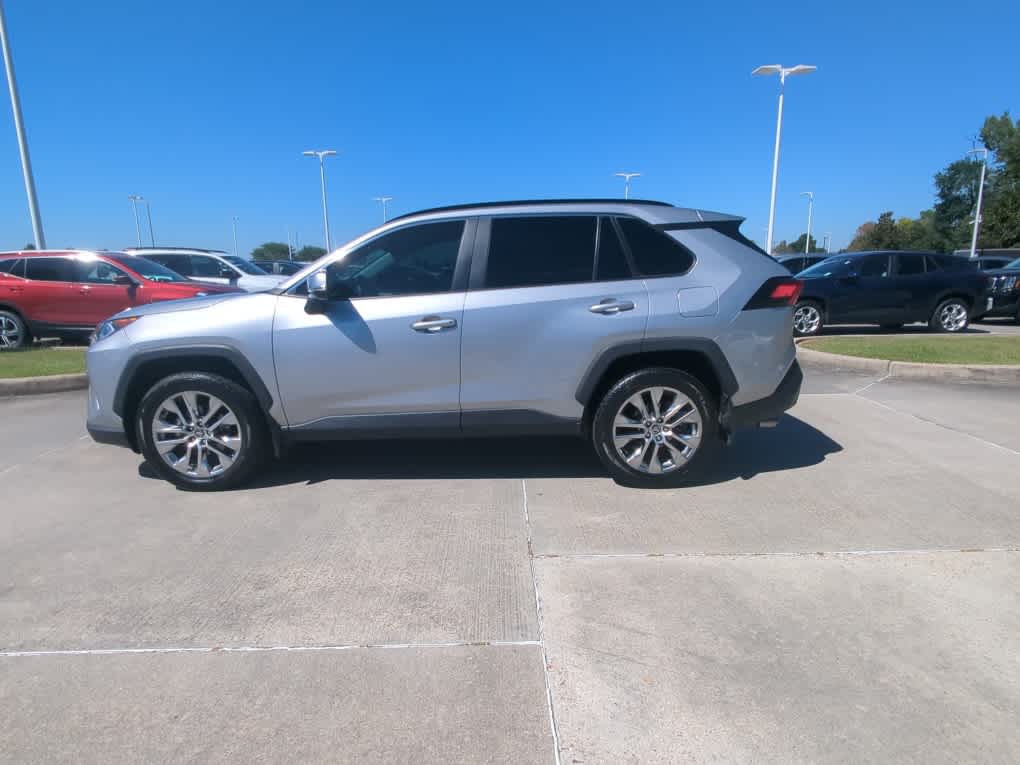 2021 Toyota RAV4 XLE Premium's photo