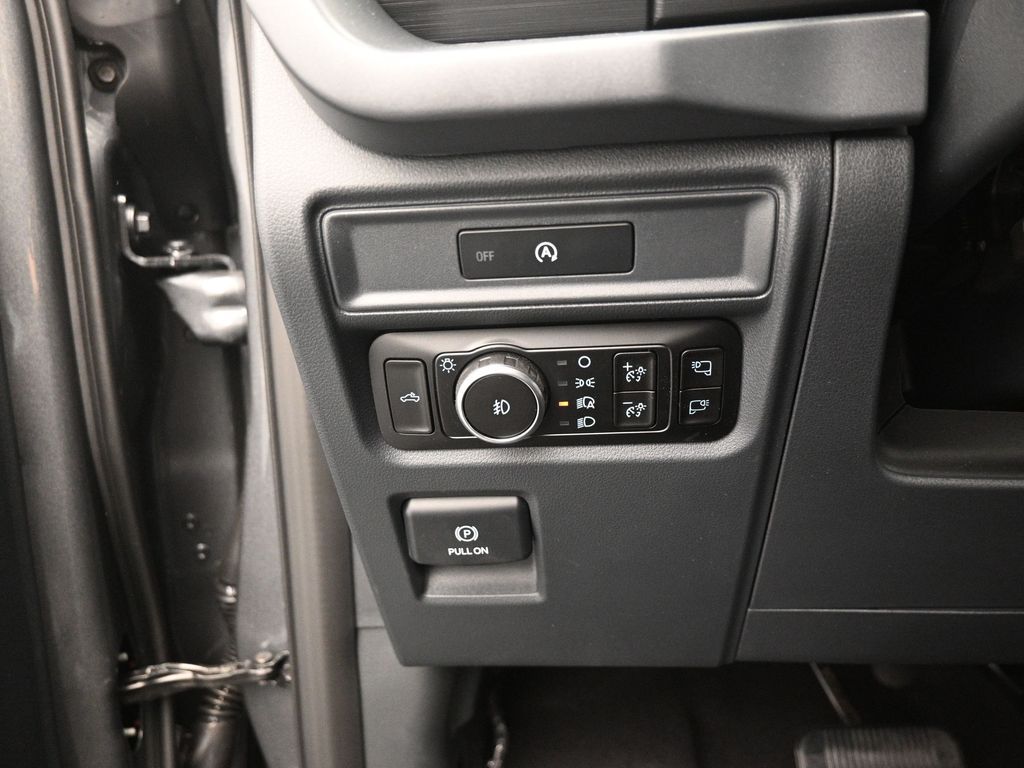 2025 Ford F-150 XLT photo 10