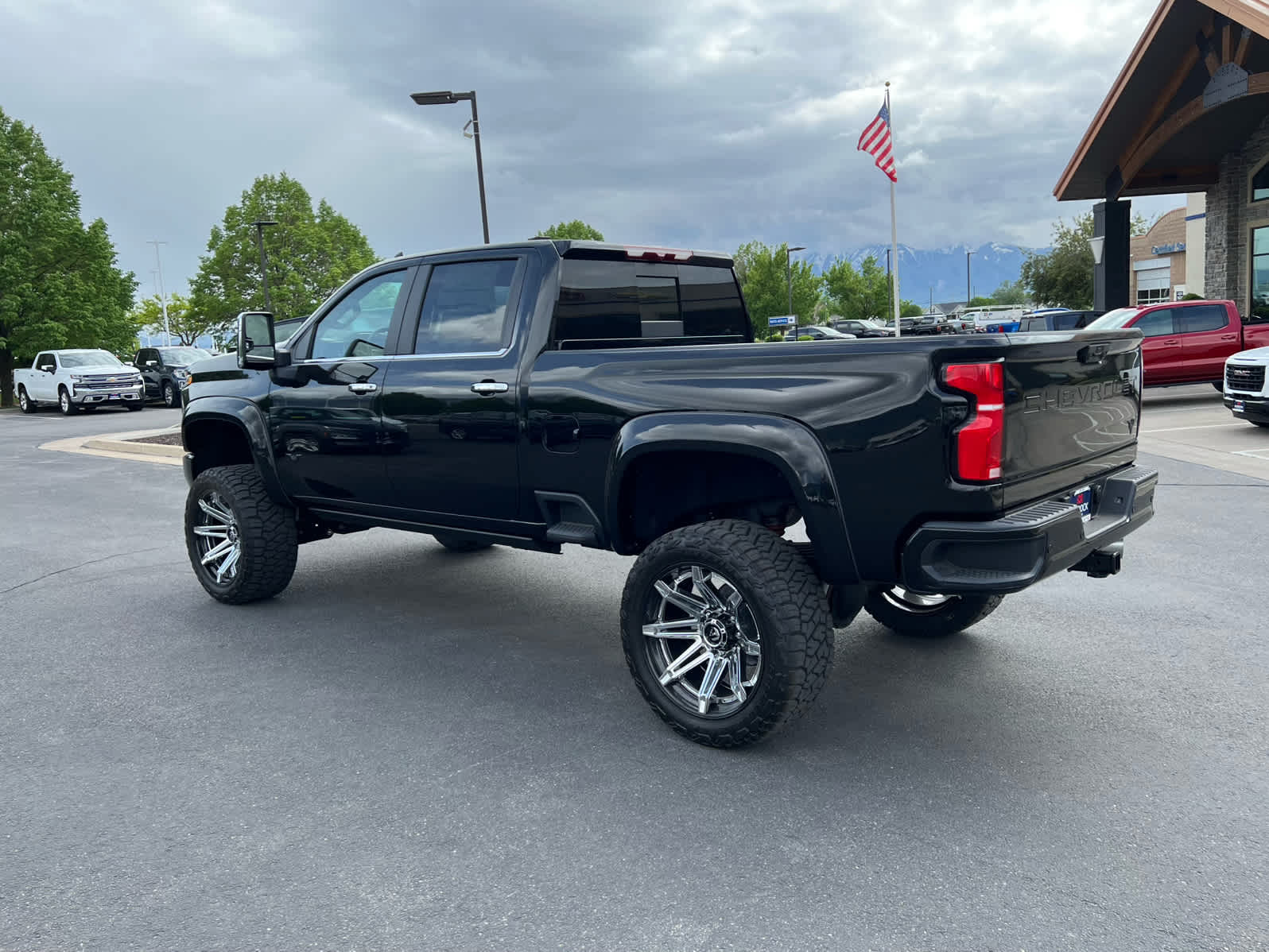 2025 Chevrolet Silverado 2500HD LT photo 3