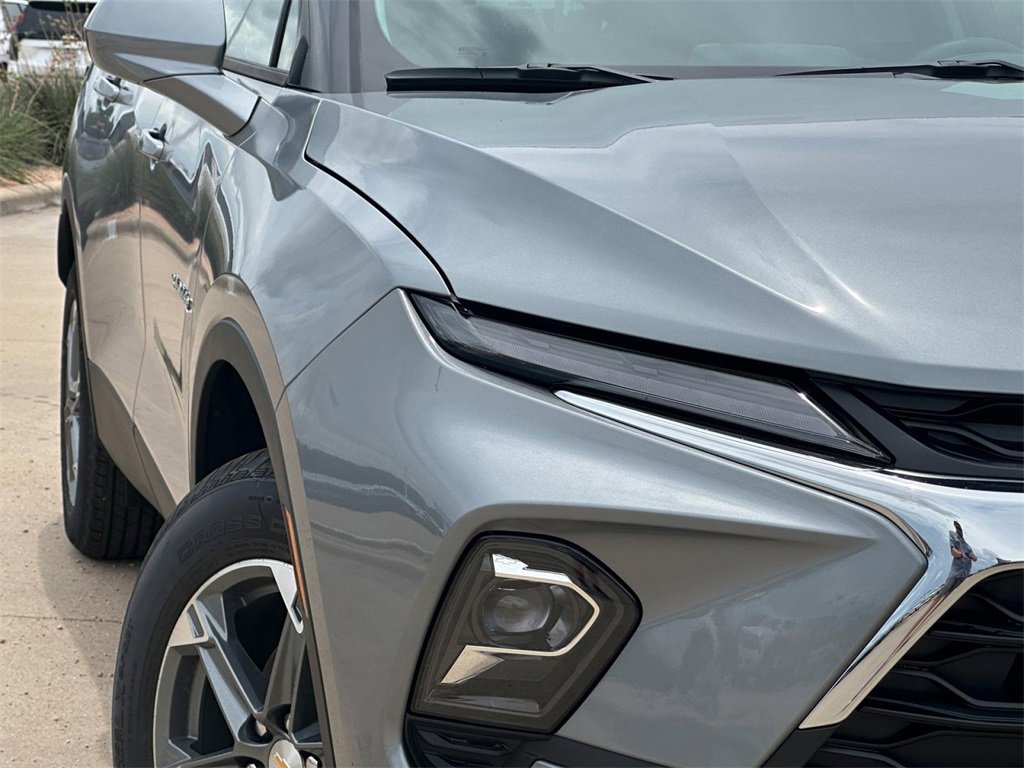 2025 Chevrolet Blazer 2LT photo 2