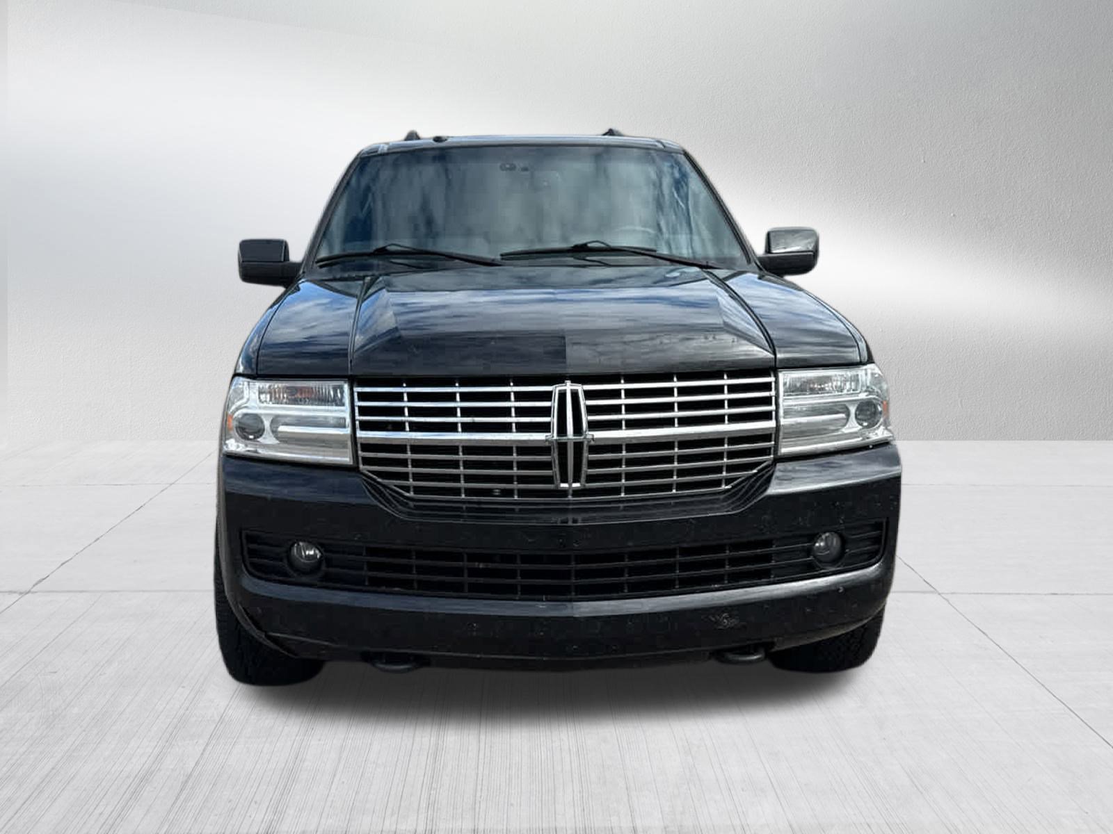 2014 Lincoln Navigator L photo 2