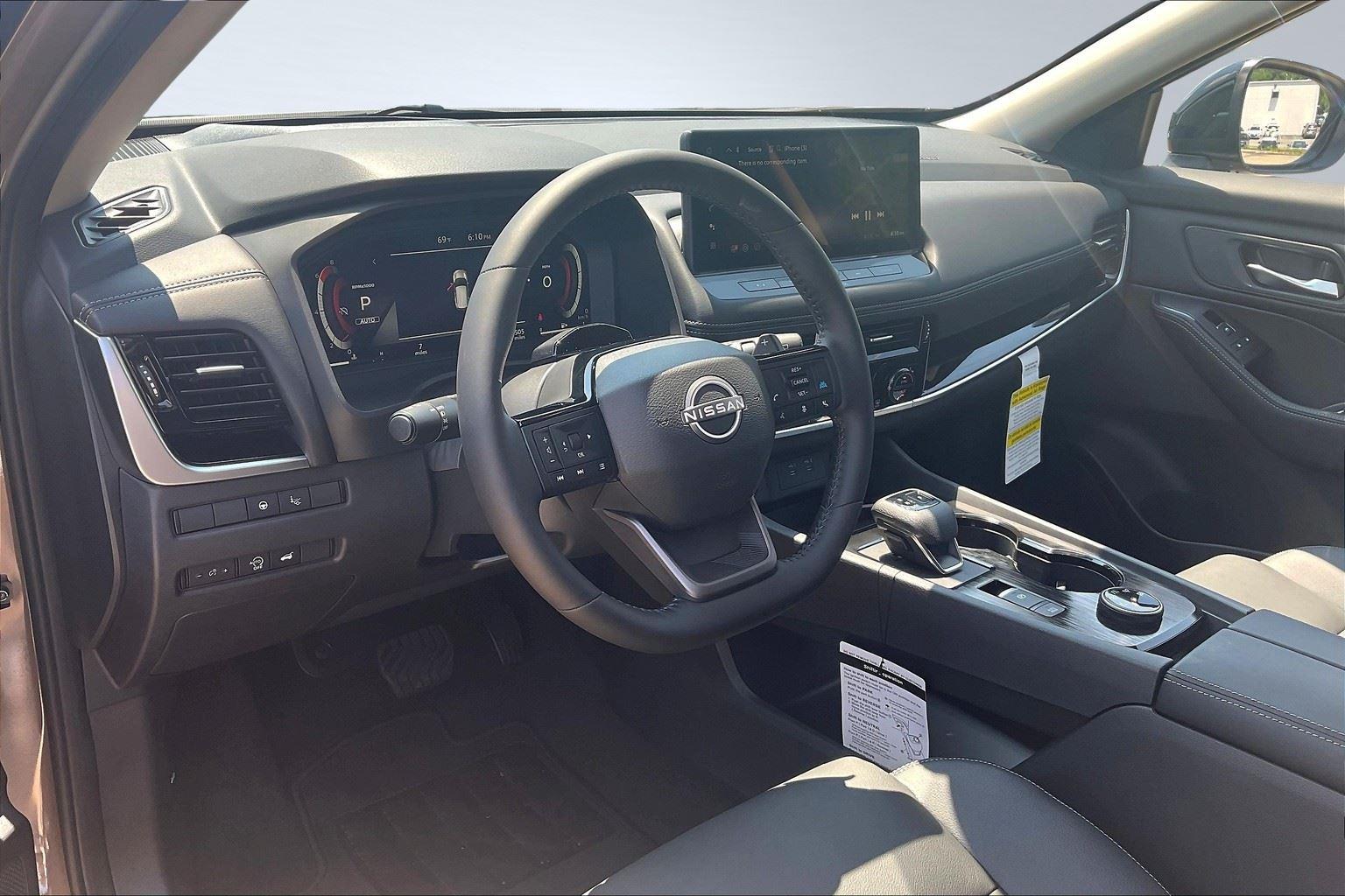 2025 Nissan Rogue SL photo 7