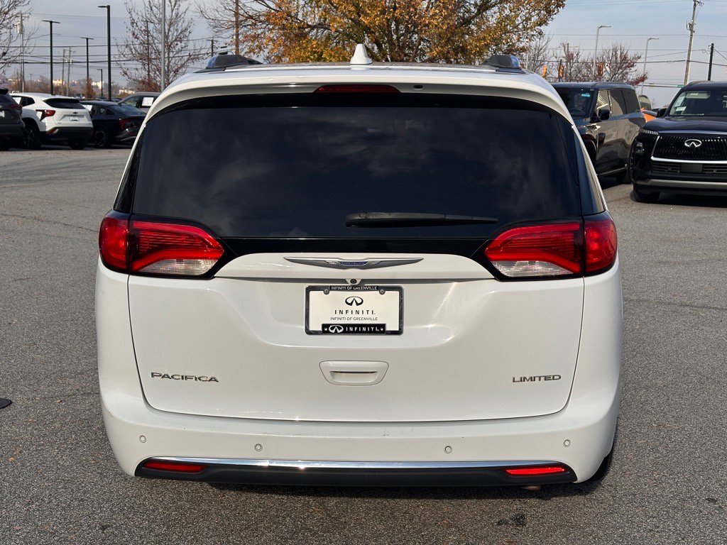 2018 Chrysler Pacifica Limited photo 3