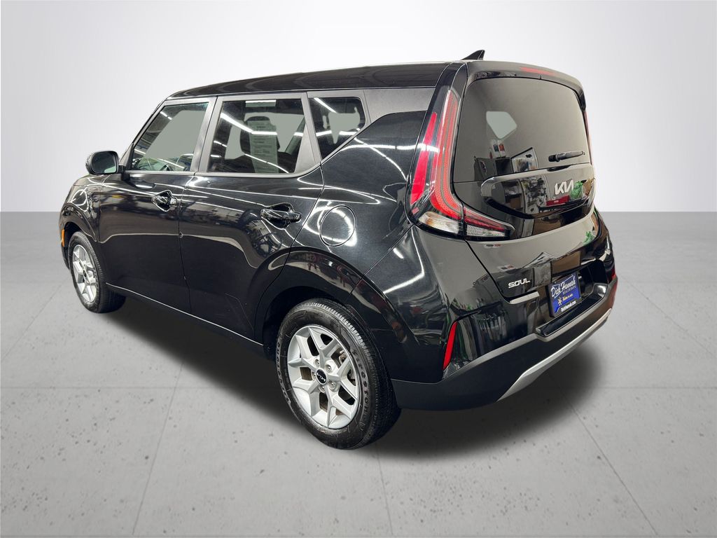 2023 Kia Soul LX photo 3