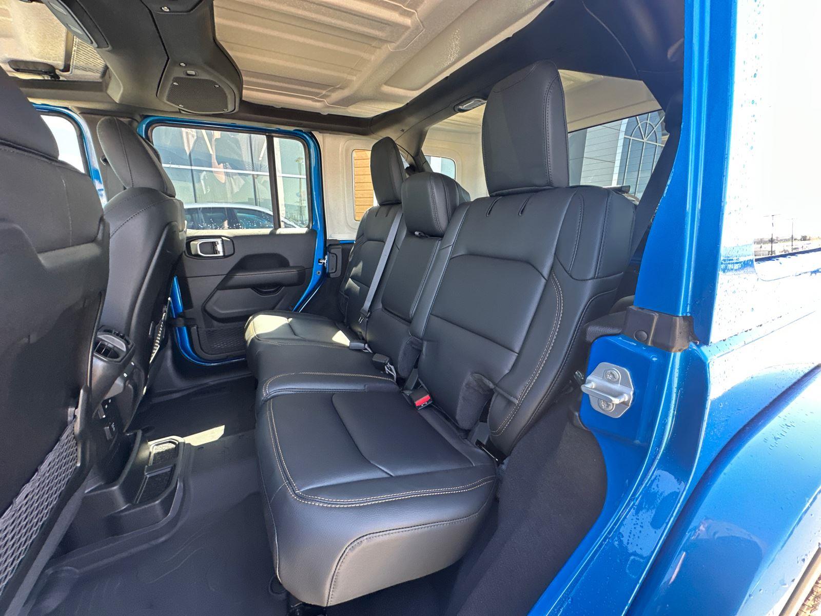 2025 Jeep Wrangler Sahara photo 25
