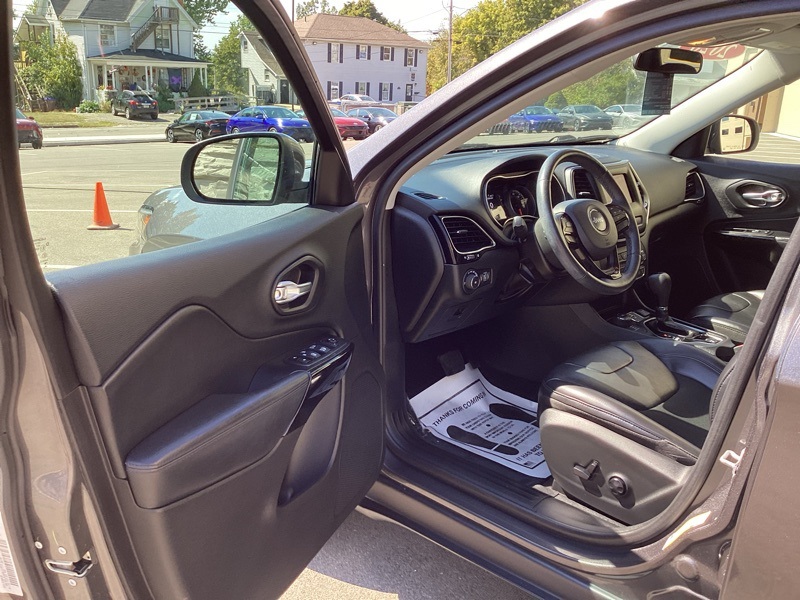 2020 Jeep Cherokee Altitude Sport photo 24