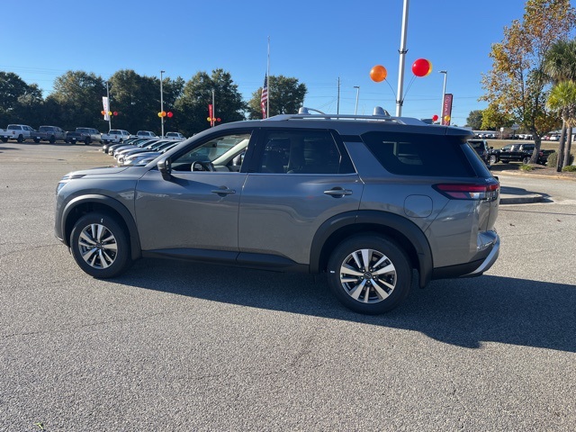 2025 Nissan Pathfinder SL photo 2