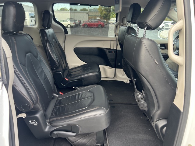 2017 Chrysler Pacifica Touring L photo 15