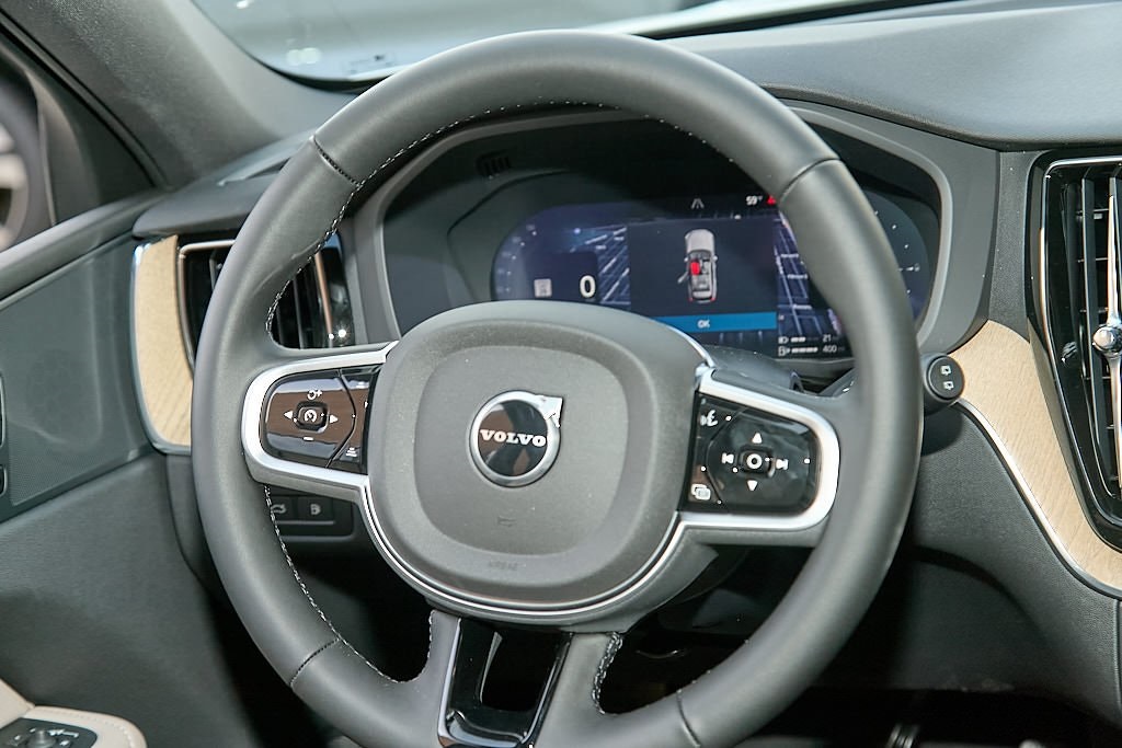 2026 VOLVO XC60 - Image 24